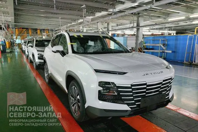 Обсуждается перенос части выпуска кроссоверов Dashing из Калининграда в Санкт-Петербург, что может повлиять на загрузку завода и экономику региона.