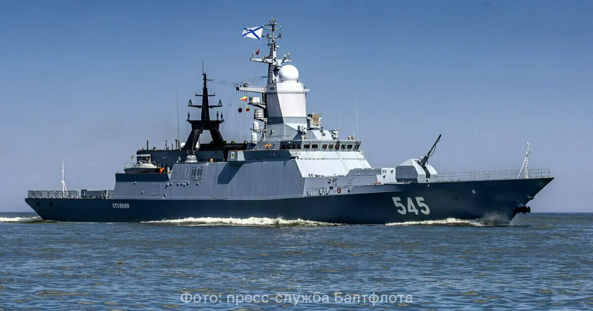 Балтийский флот отработал поиск и подавление подводной лодки условного противника в морском полигоне у Калининградской области; учения включали защиту от воздушных атак и работу с безэкипажными целями.