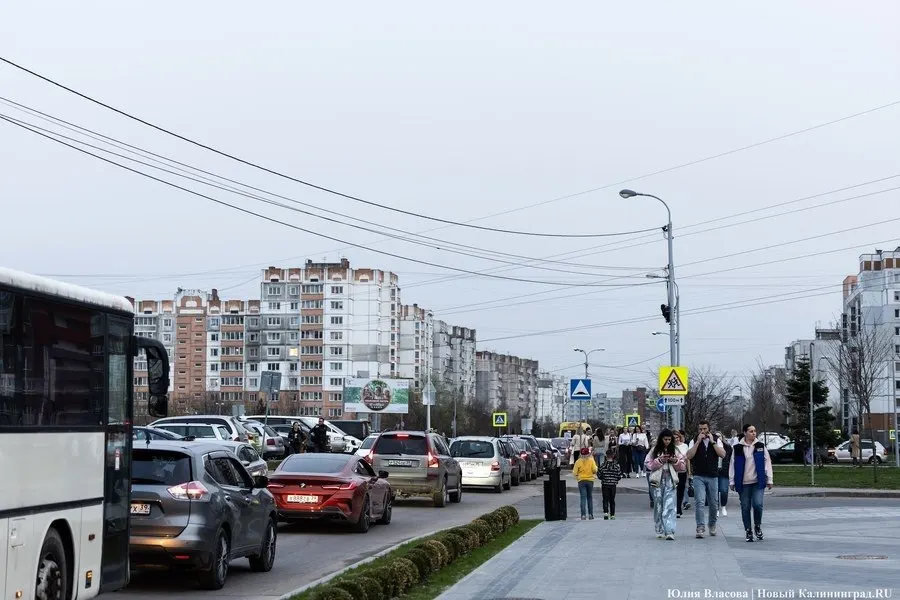 Пассажиры выгорают в&nbsp;переполненном транспорте по&nbsp;дороге на&nbsp;работу