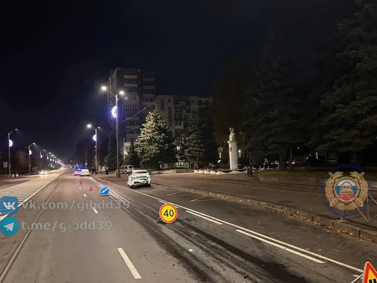 На улице Суворова в Калининграде около 03:35 произошла авария: водитель получил травмы, причины ДТП устанавливаются инспекторами.