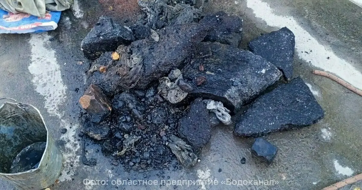 В Калининграде в канализации обнаружили фрагменты асфальта и бетона, что может повредить оборудование.