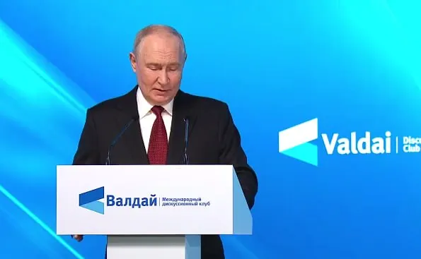 Президент РФ обозначил причины спецоперации, подчеркнул защитные цели и призвал стороны к мирному разрешению конфликта.