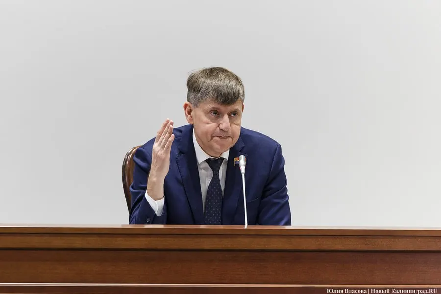 Единственным кандидатом стал Андрей Кропоткин — избран спикером Заксобрания на тайном голосовании; депутаты восьмого созыва приступили к обязанностям.