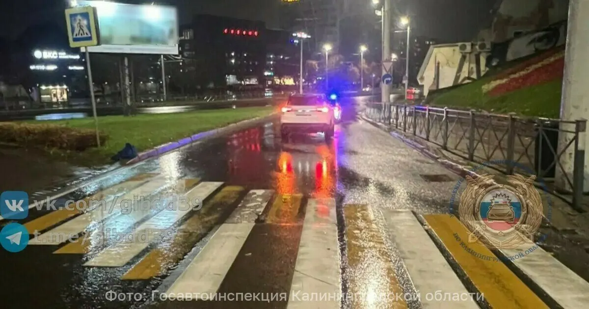 На пешеходном переходе в Калининграде водитель внедорожника сбил мужчину; пострадавший получил травмы.