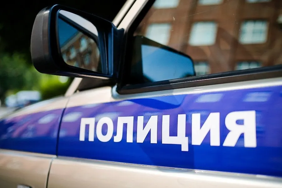 Полицейские задержали двоих молодых людей по делу дистанционного мошенничества: пенсионерка лишилась 30 млн рублей после телефонного давления.