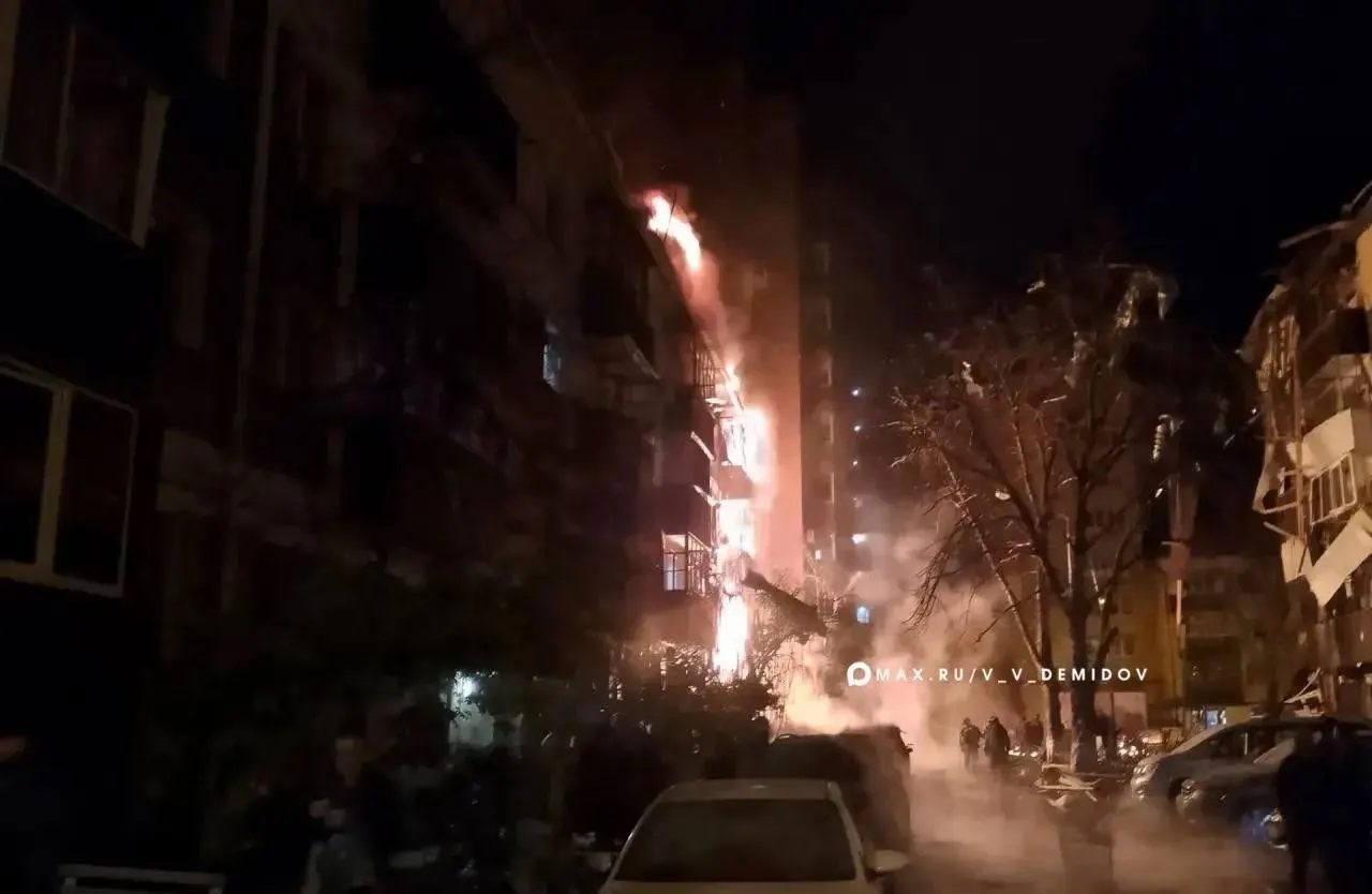 По данным властей, за ночь произошла атака дронов: пострадали мирные жители, погиб один человек.
