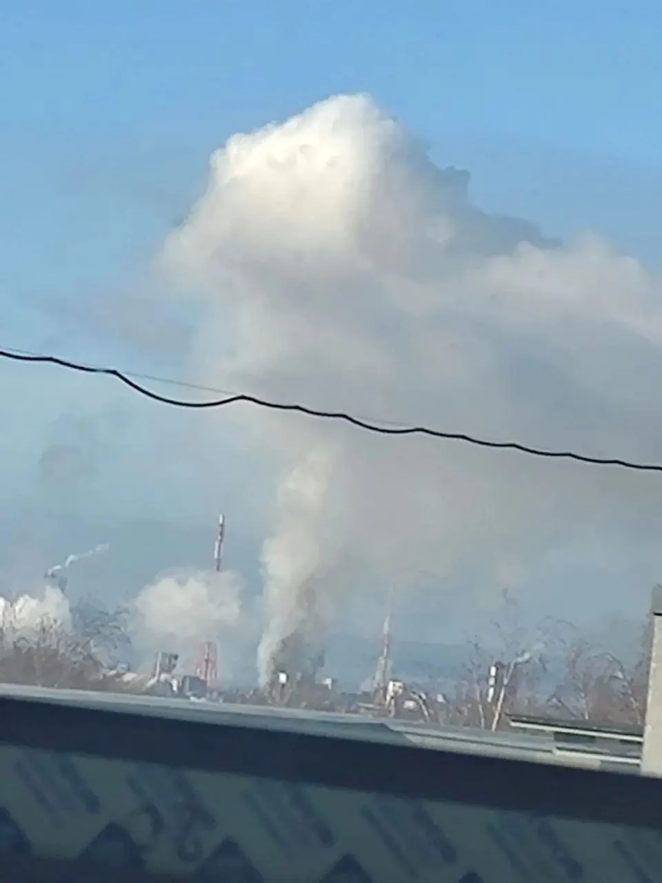 Ночные атаки беспилотников повлекли травмы людей, повреждения жилых домов и инфраструктуры в Нижегородской области и на территории Пермского края.