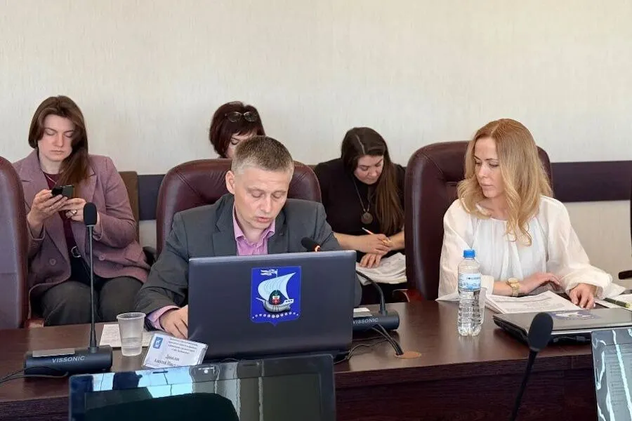 Штат КСП уменьшили на 5% — на одну должность. Решение принял городской совет депутатов единогласно. Председатель КСП назвала причины оптимизации.