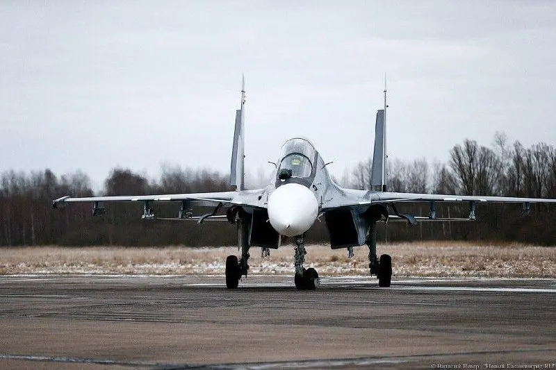 Военный самолёт Су-30СМ разбился в Калининградской области. Оба пилота катапультировались и госпитализированы.