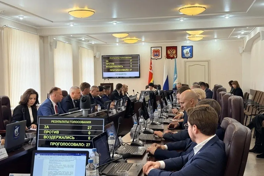 Депутаты Калининградского горсовета досрочно прекратили полномочия депутата округа №30 Михаила Симонова; дополнительные выборы назначат на ближайший единый день голосования в 2027 году.