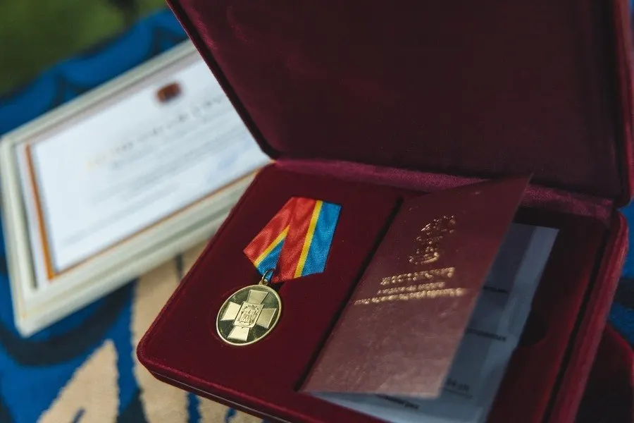 Калининградский регбийный клуб стал чемпионом Высшей лиги России; награды вручил губернатор Калининградской области.