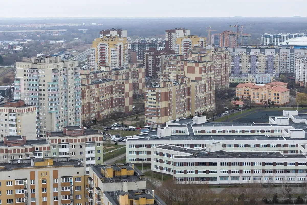 Калининград вошёл в топ-10 городов по бронированиям на ноябрьские праздники; в целом по России спрос на посуточную аренду вырос на 4% год к году; лидеры роста — Красноярск, Ярославль, Кисловодск, Тула и Тюмень.