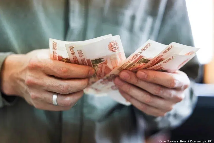 Калининградская область: свежие вакансии — машинист колесного экскаватора, ведущий инженер и торговый представитель.