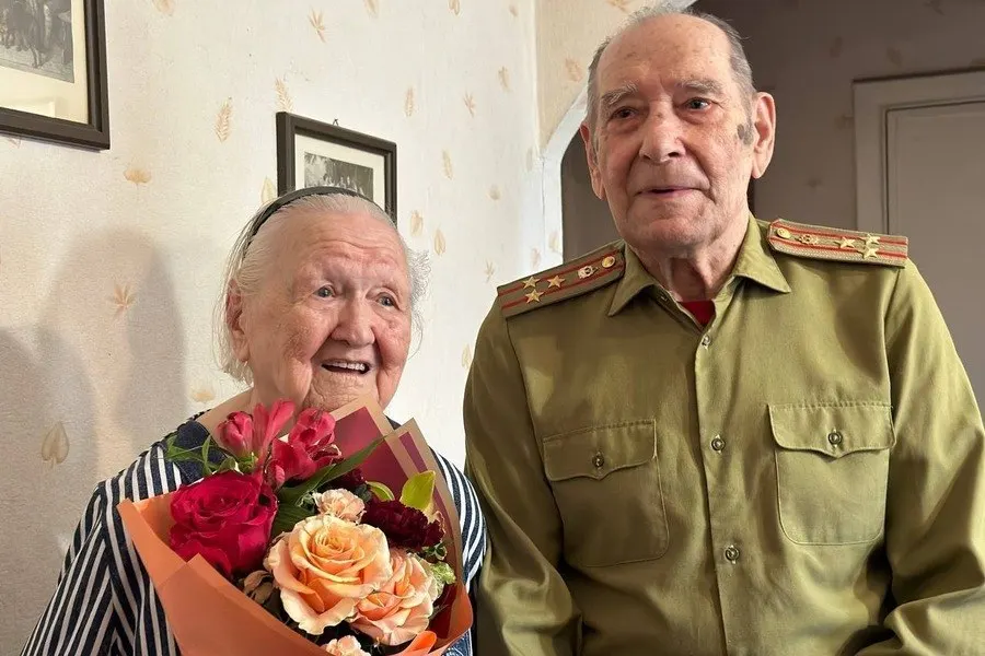 Ветеран Великой Отечественной войны Дмитрий Бурмистров отметил столетний юбилей; путь от фронта до Калининградской области и благодарственные поздравления региональной администрации.