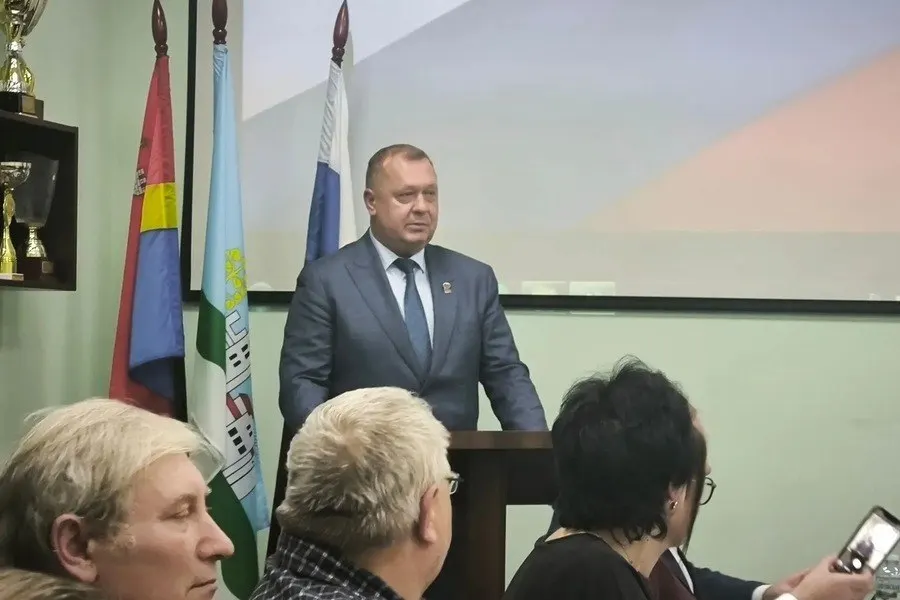 Олег Шевкунов избран главой Неманского муниципального округа. Ранее он занимал должность врио главы администрации округа; 30 октября планируется избрание главы Гурьевска.