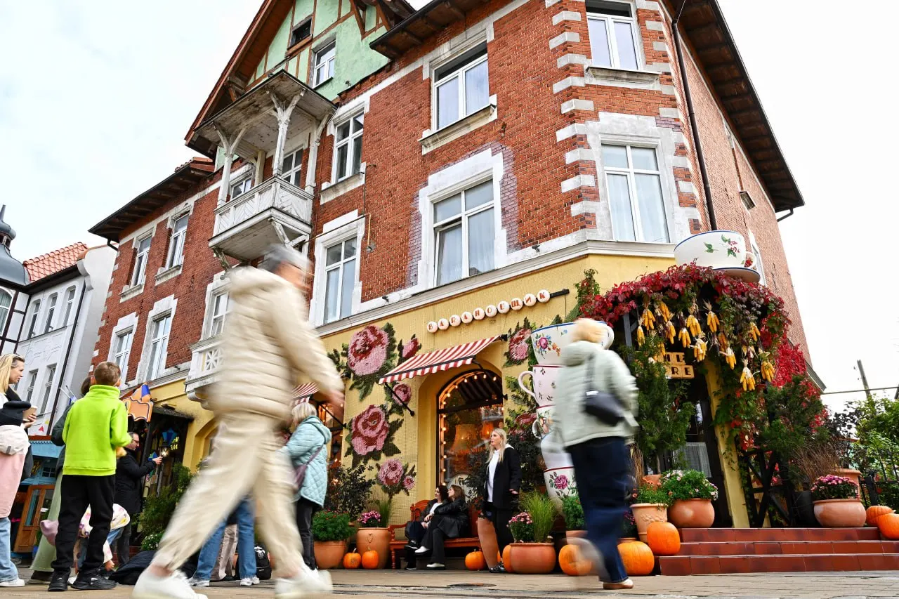 В ноябре аренда в Зеленоградске снизится на 14% до 7,2 тыс. рублей за ночь, в Калининграде — на 13% до 4,9 тыс. рублей. По стране лидером снижения станет Владивосток: жильё там подешевеет на 16%.