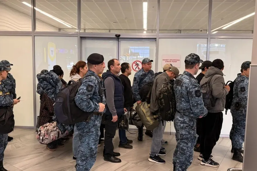 Принудительное выдворение десяти иностранцев за нарушение правил въезда и пребывания; за год — 142 человека.