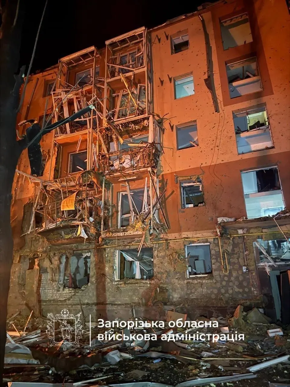 За ночь зафиксированы атаки беспилотников по регионам России, частичная остановка НПЗ, приговор продюсеру за призывы к терроризму и заявления США об изменении санкционной линии.