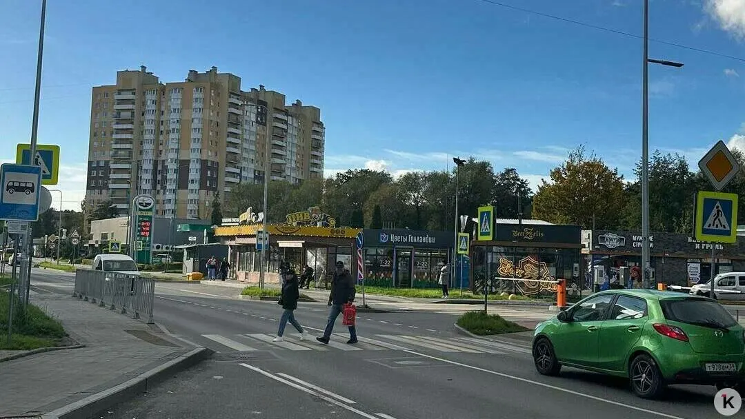 Жители региона жалуются на длительные задержки на пешеходных переходах, проблемы со светофорами и разбитые дороги.