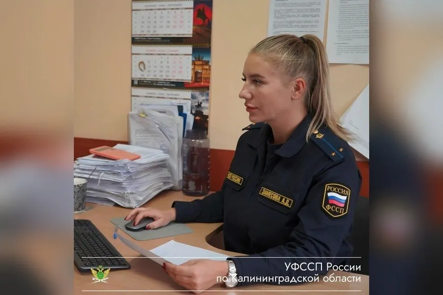 Судебные приставы добились погашения задолженности по зарплате трём бывшим сотрудникам мебельного предприятия в Калининграде; арест служебного авто и штрафы помогли закрыть долг.