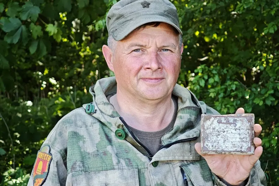 Крышка портсигара с выгравированными данными бойца найдена вблизи Корнево и передана в музей Красноярского края.