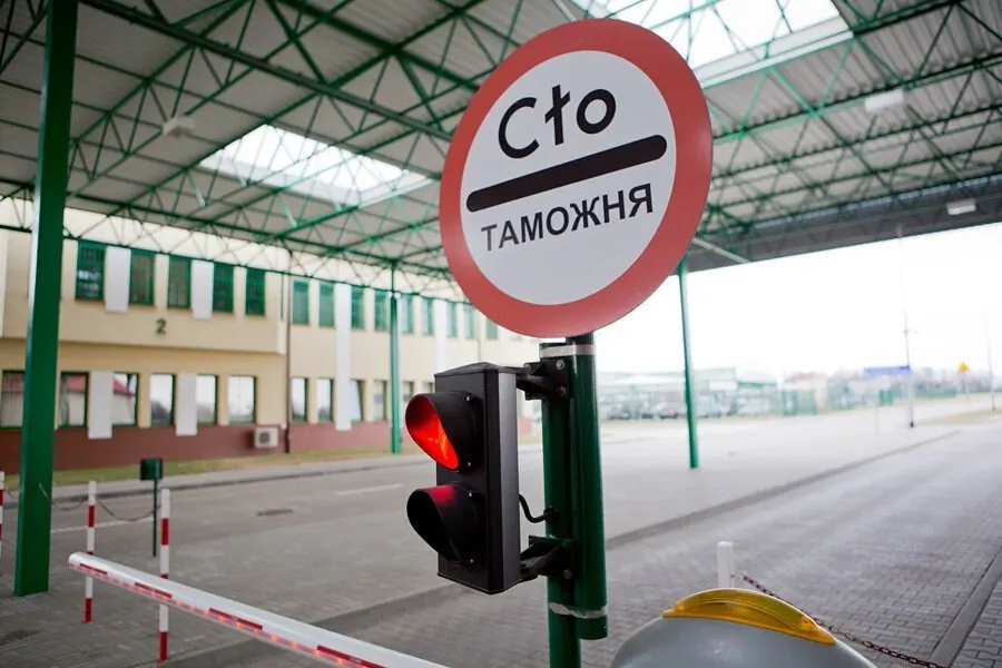 На границе с Калининградской областью запланировано техническое обслуживание двух пунктов пропуска: Гжехотки — 14 октября, Безледы — 16 октября, с 9:00 до 13:00; движение может быть ограничено.